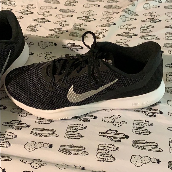 Nike running shoes! - Picture 2 of 3